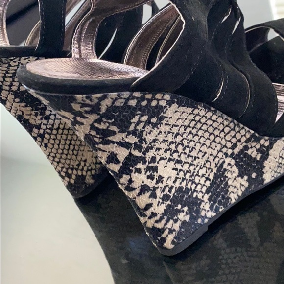 Shoedazzle Wedge Sandals - Picture 4 of 4